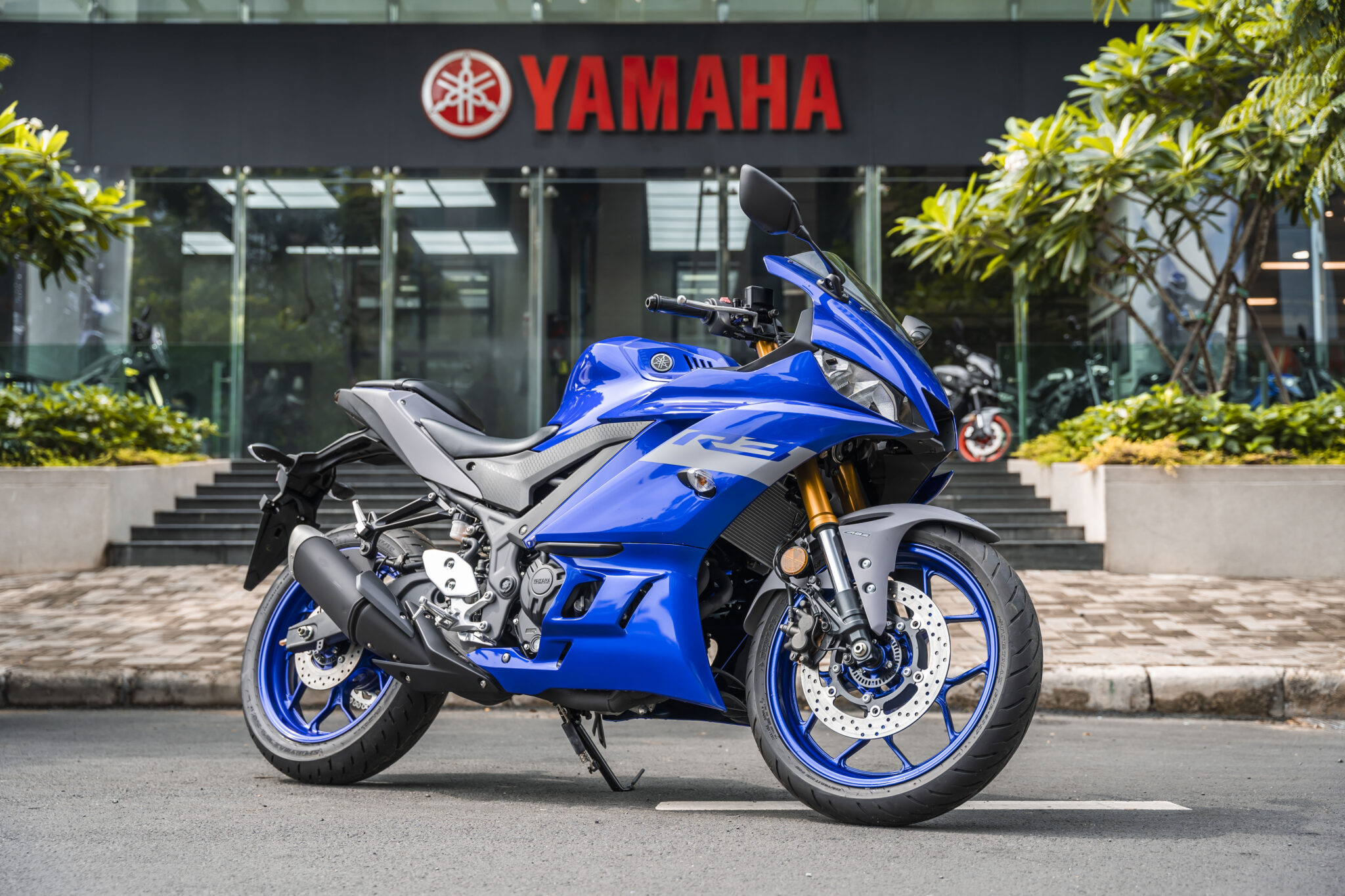 Em út R-series YZF-R3 của Yamaha có gì đặc biệt? - Revzone Yamaha Motor